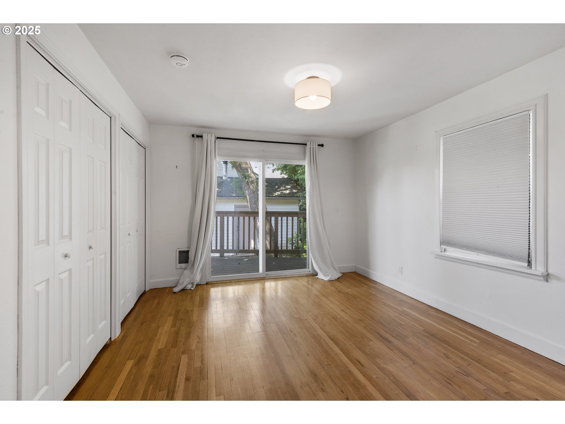 2000 Harney St Property Photo 21