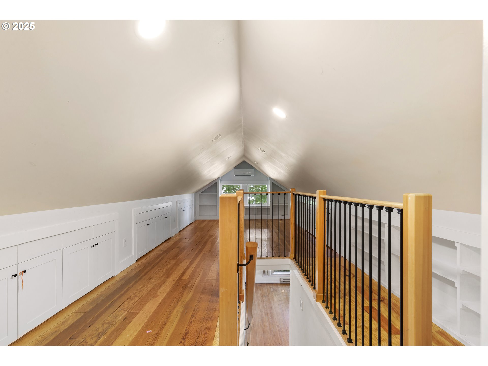 2000 Harney St Property Photo 24