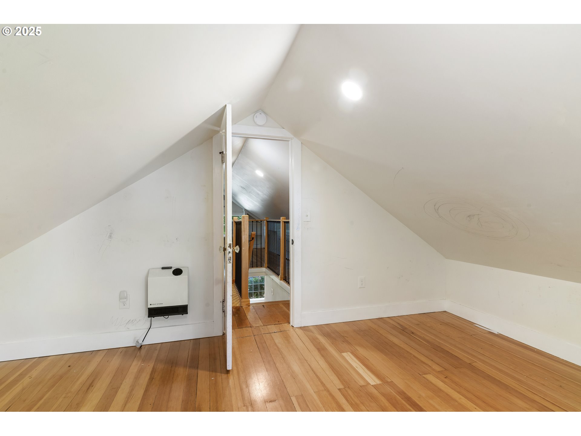 2000 Harney St Property Photo 27