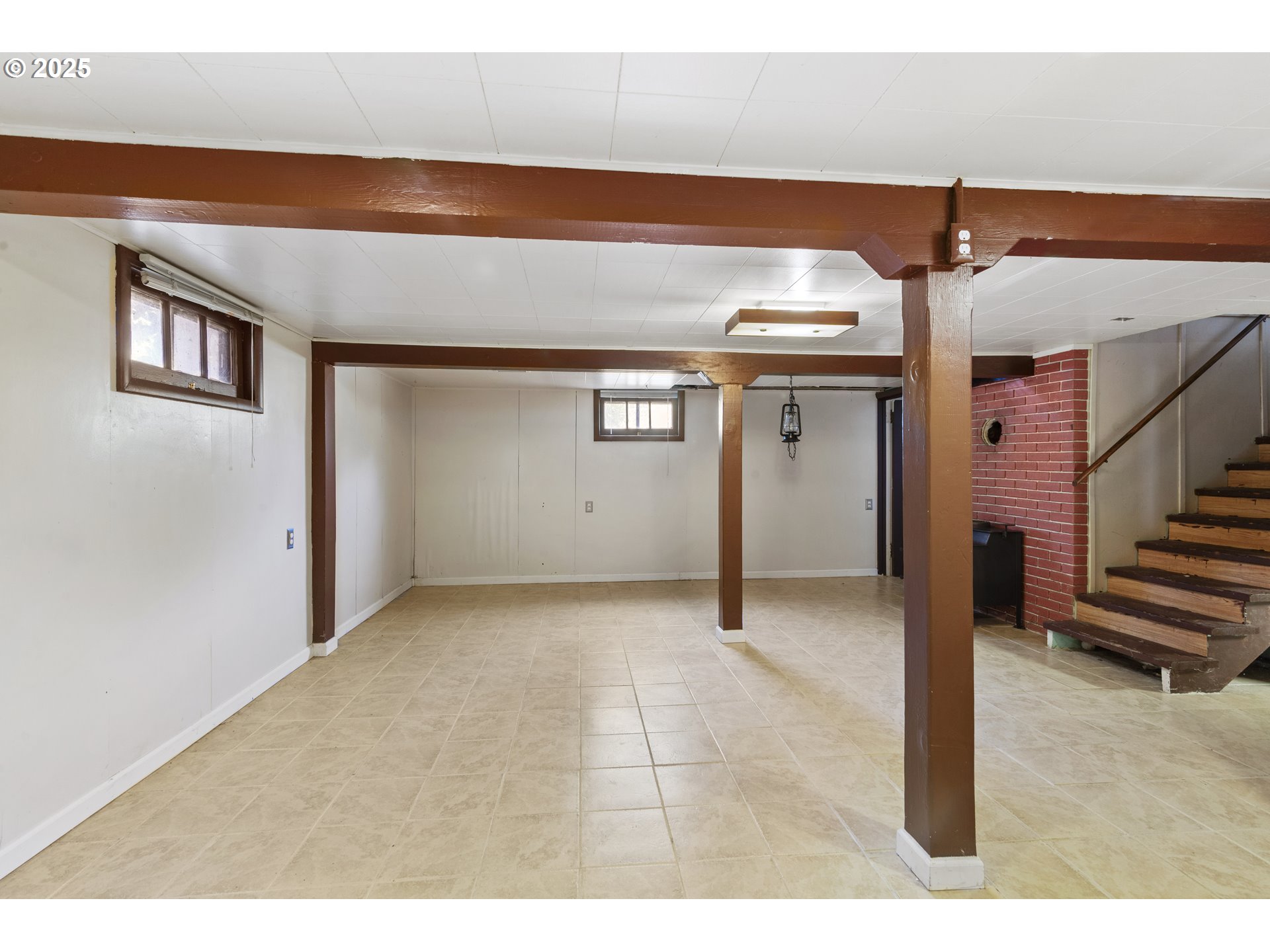 2000 Harney St Property Photo 29