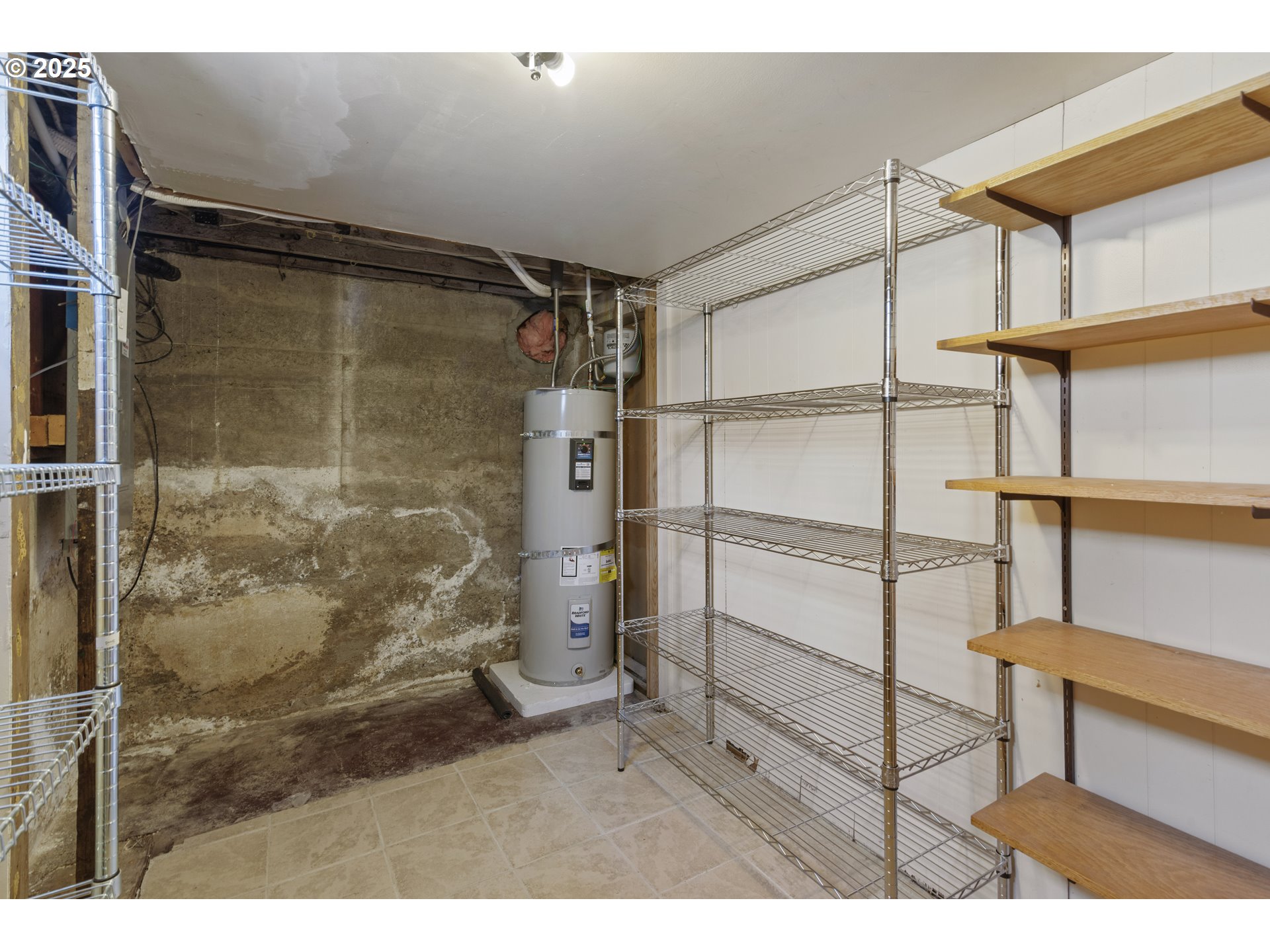 2000 Harney St Property Photo 33