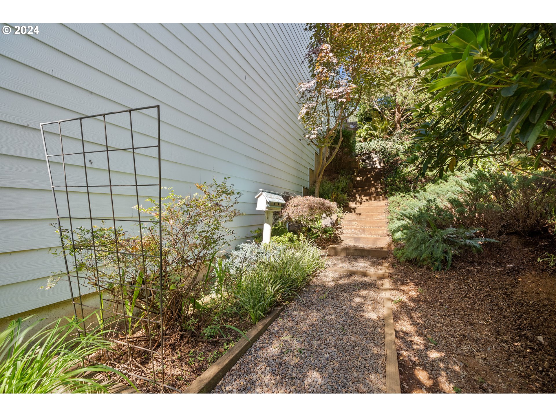 350 Ne Harbor View Pl Property Photo 5