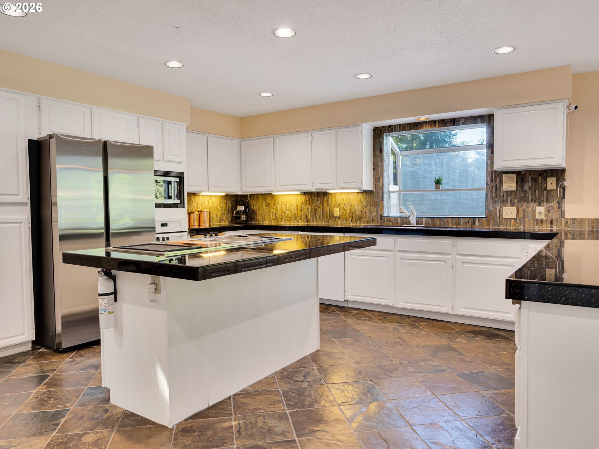 3730 Sunset Blvd Property Photo 11