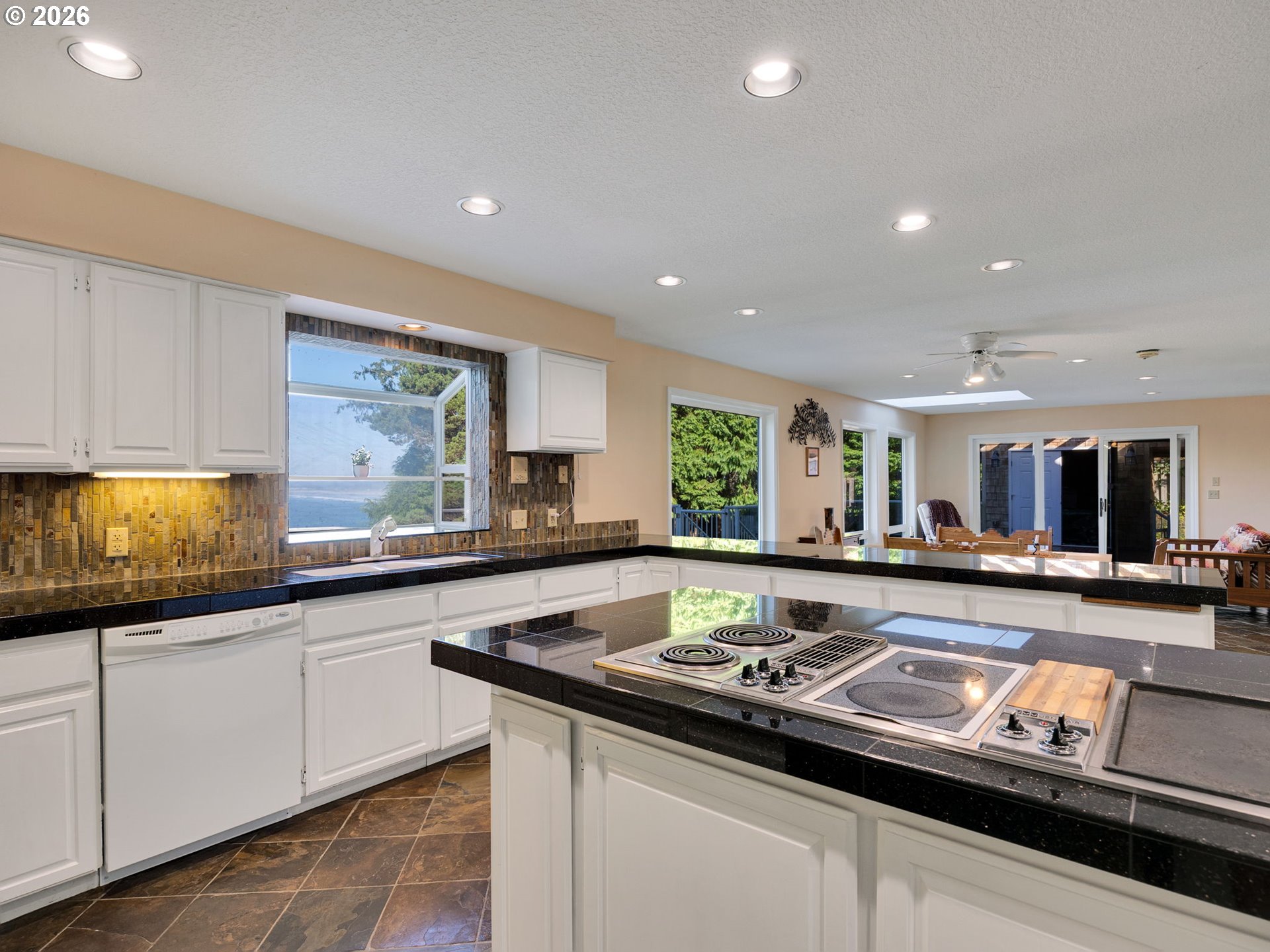 3730 Sunset Blvd Property Photo 13