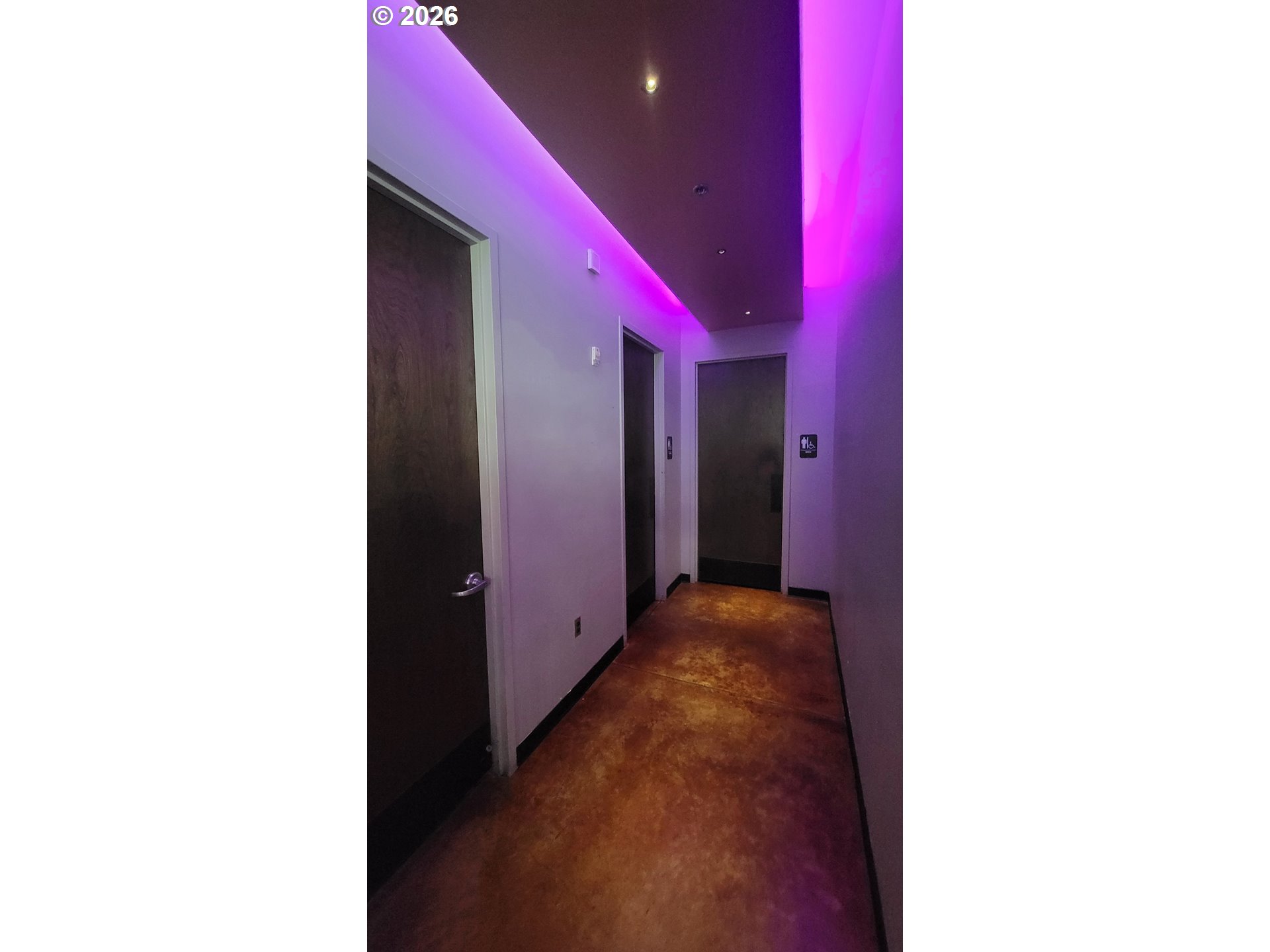 909 E Burnside St Property Photo 27