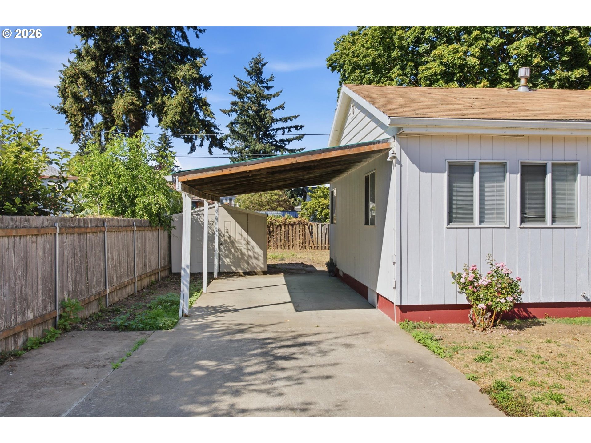 8233 Ne Going Pl Property Photo 2