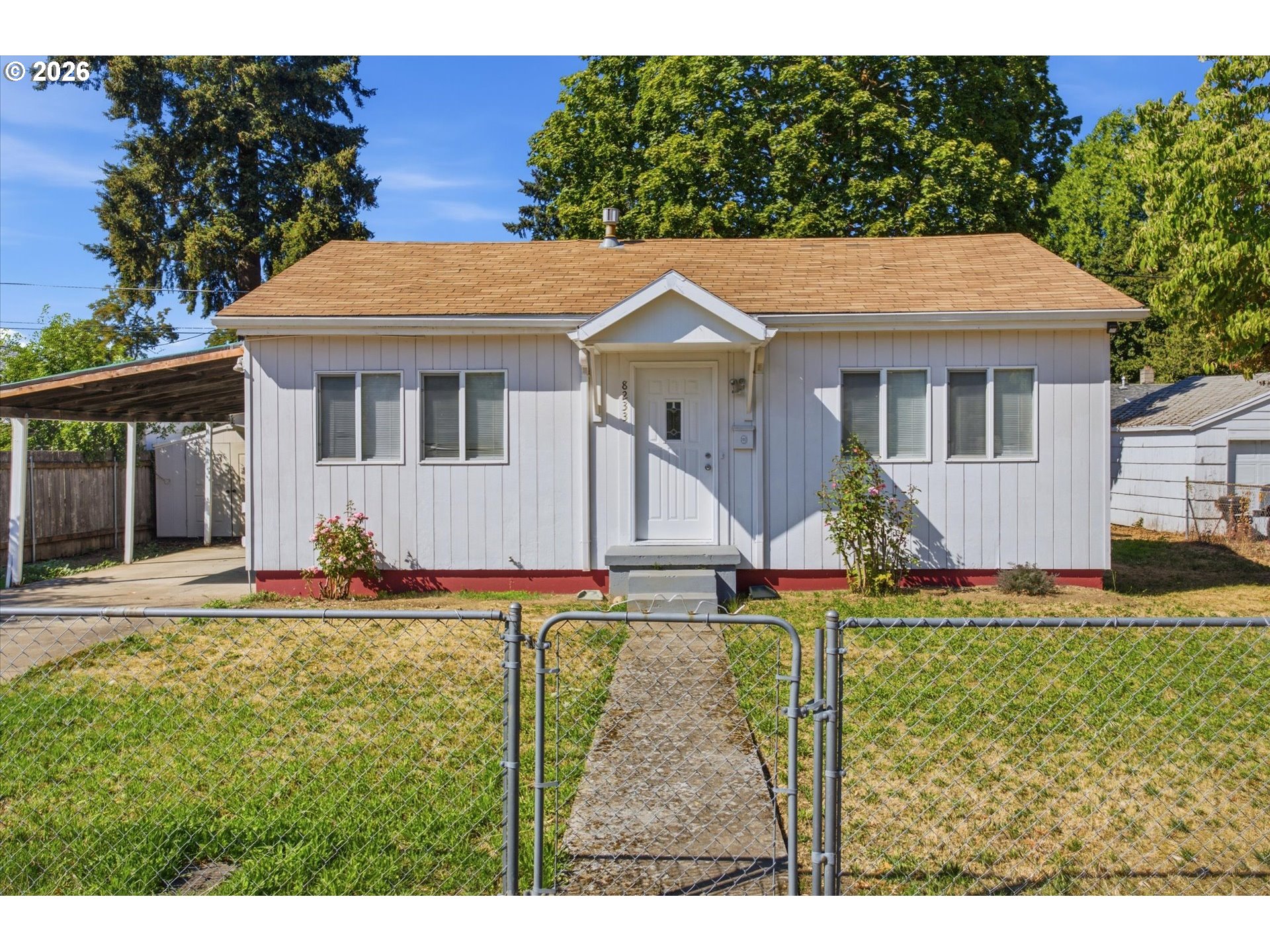 8233 Ne Going Pl Property Photo 3