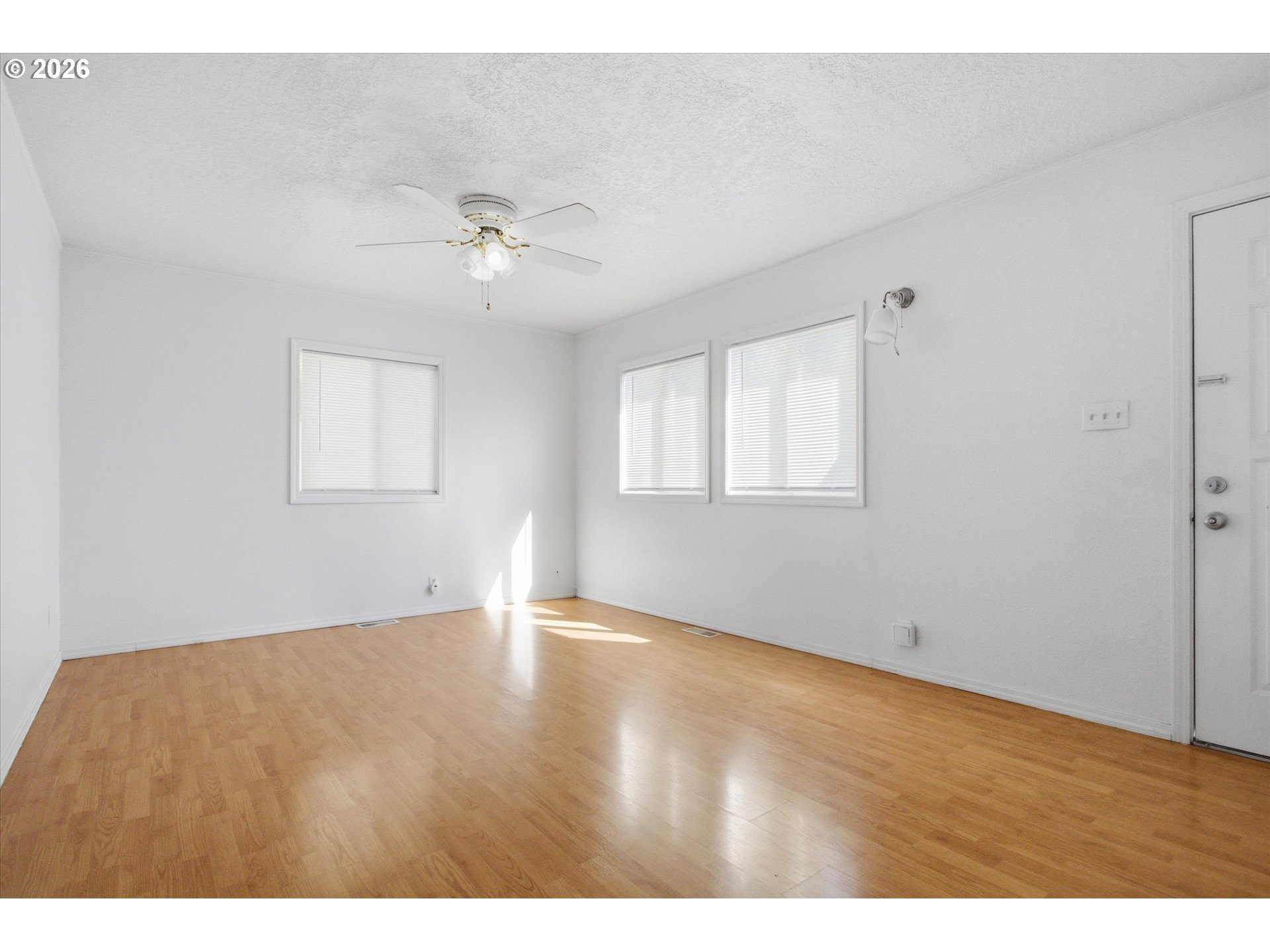 8233 Ne Going Pl Property Photo 5