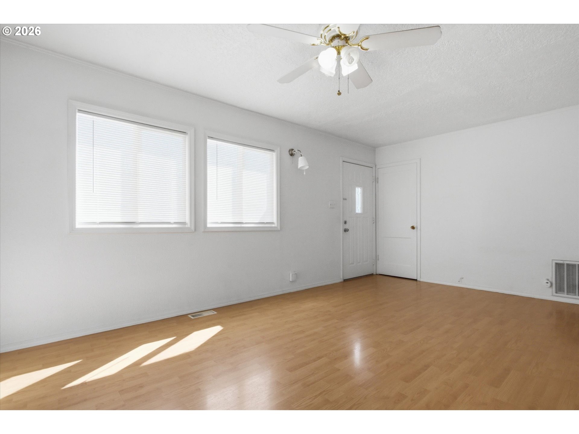 8233 Ne Going Pl Property Photo 6