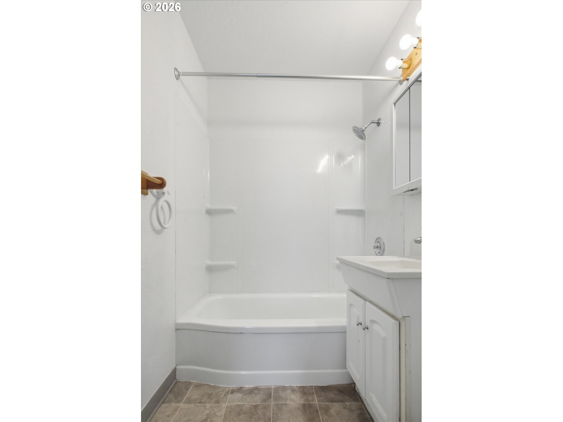 8233 Ne Going Pl Property Photo 15