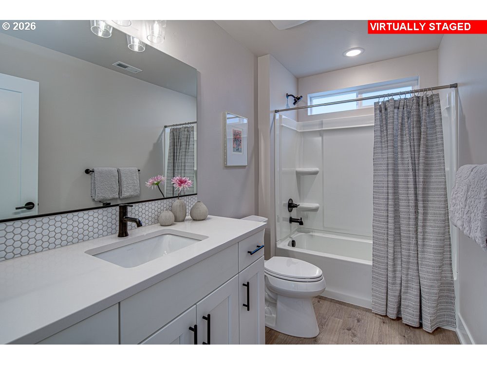 1318 E Canto St Property Photo 9