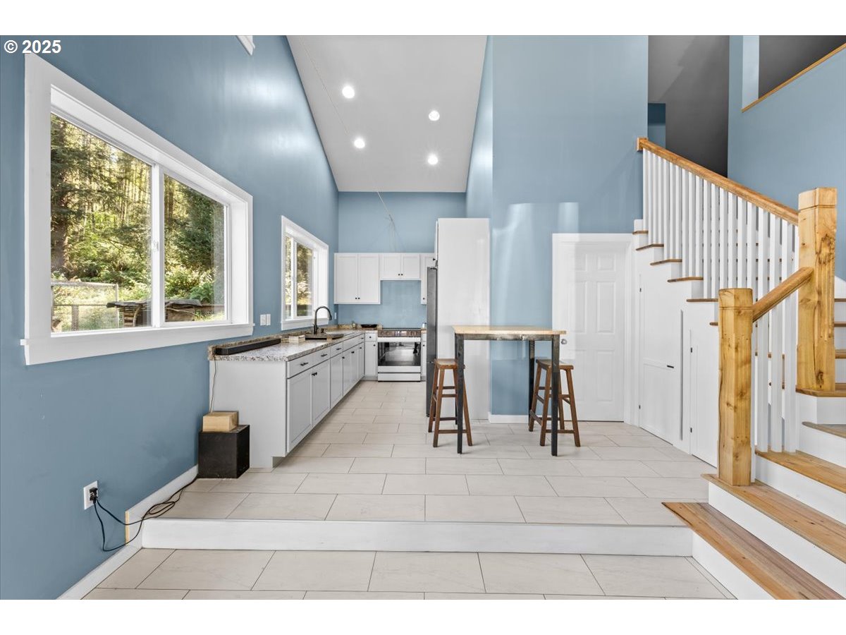 14339 Highway 101 Property Photo 6