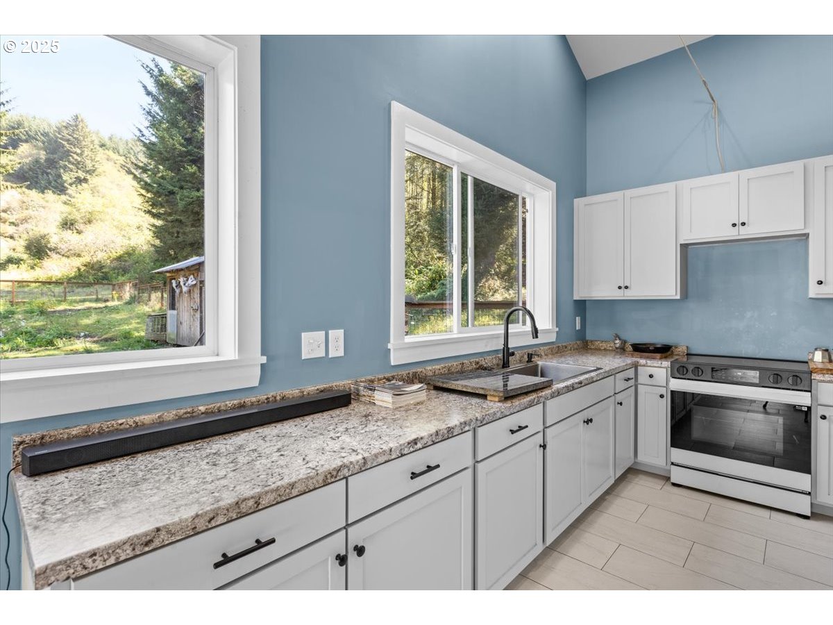14339 Highway 101 Property Photo 7