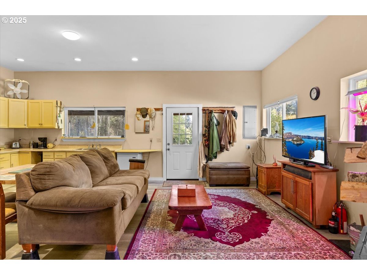 14339 Highway 101 Property Photo 9