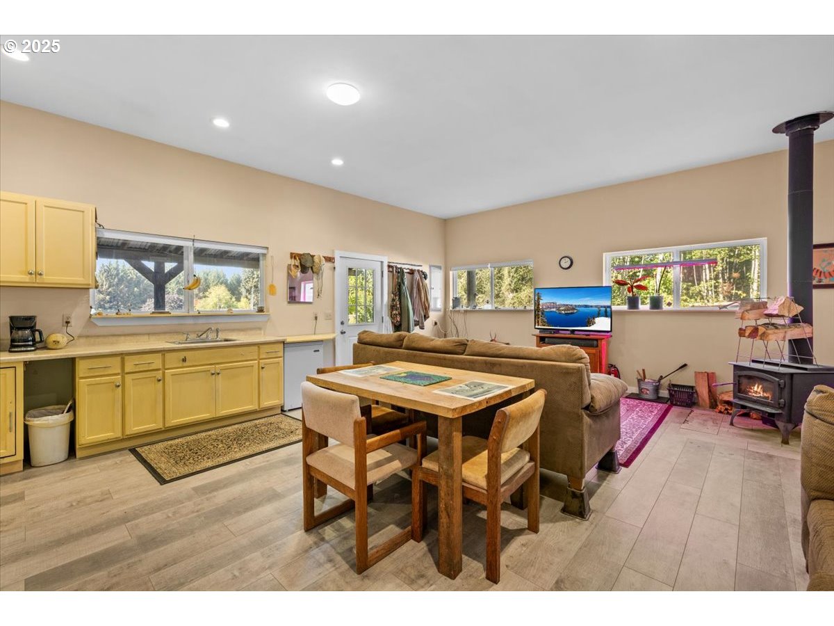 14339 Highway 101 Property Photo 11