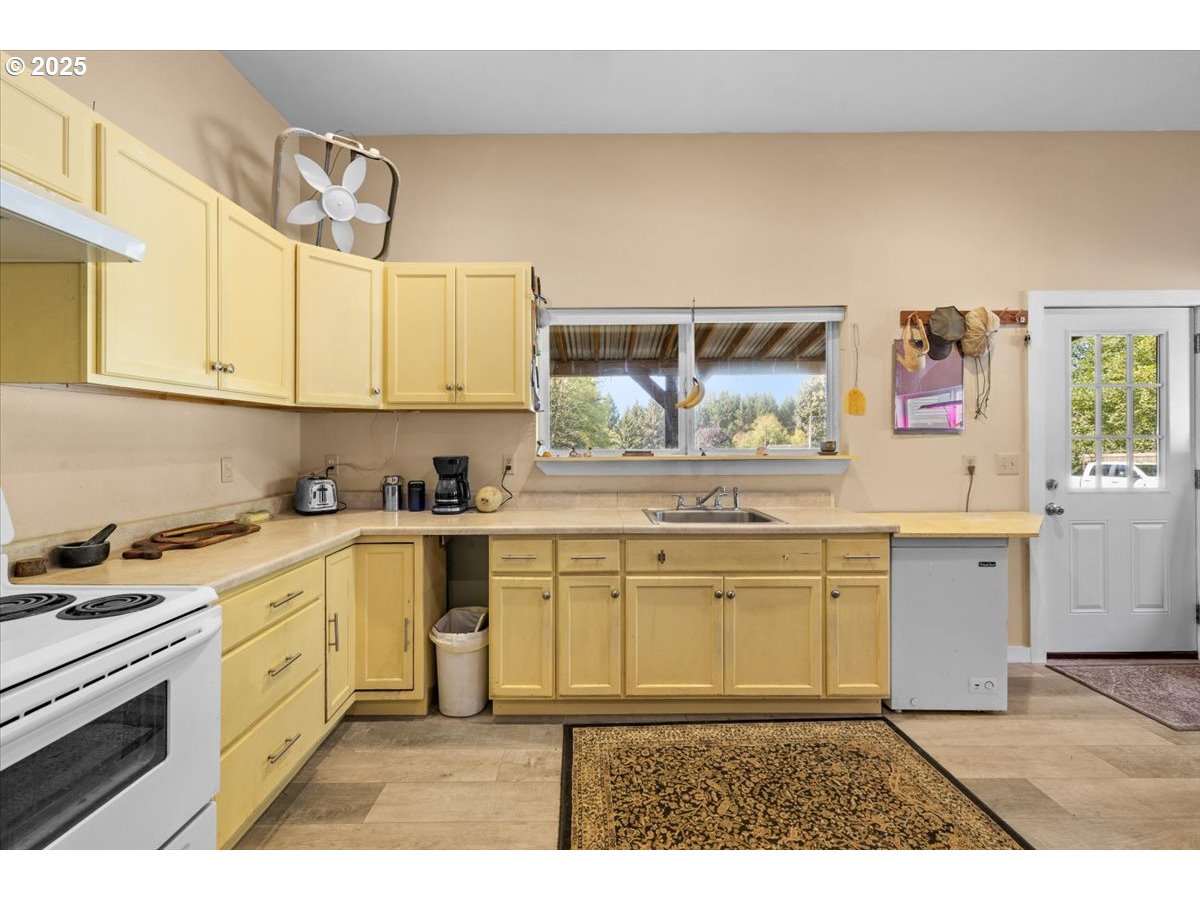 14339 Highway 101 Property Photo 12