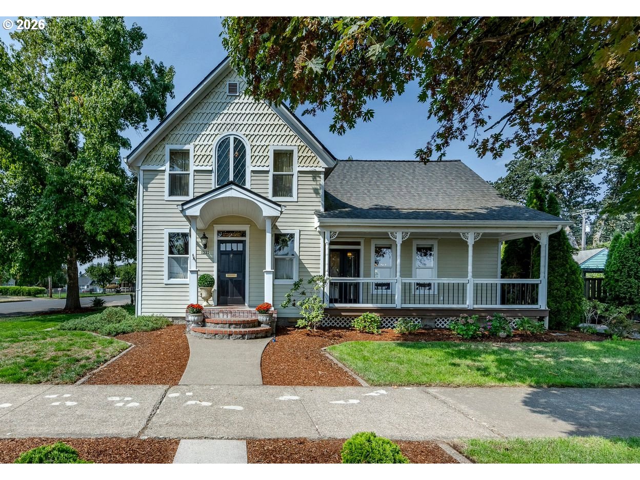 1221 Juniper St Property Photo 1