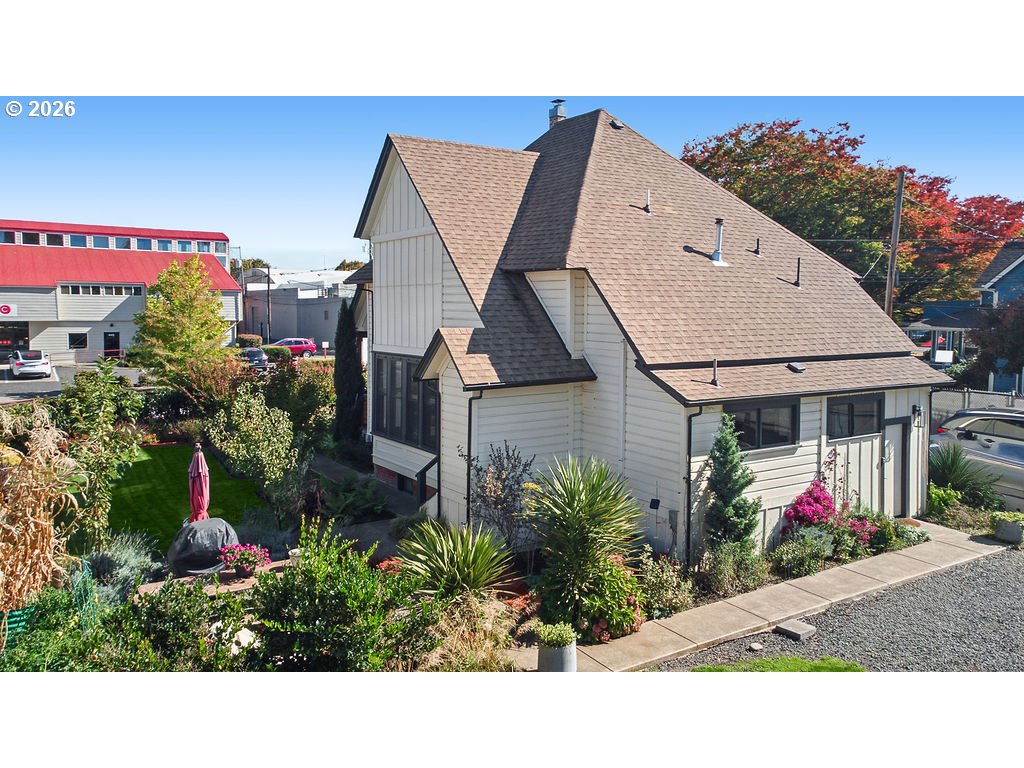 436 Lincoln St Property Photo 1