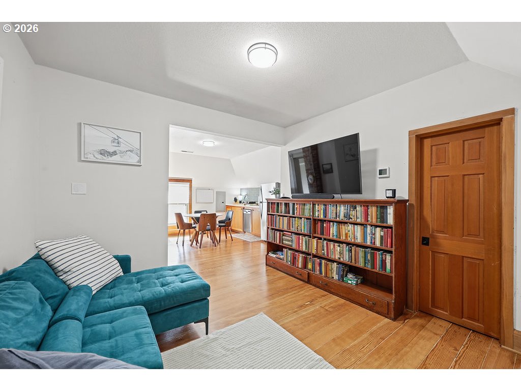 436 Lincoln St Property Photo 17