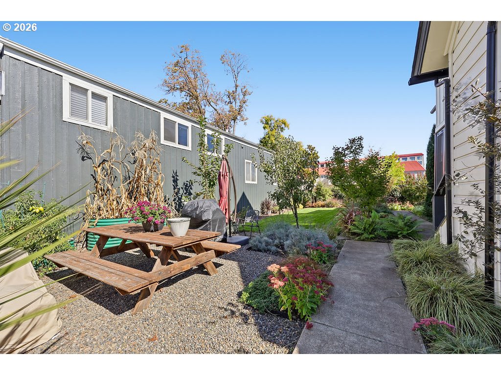 436 Lincoln St Property Photo 38