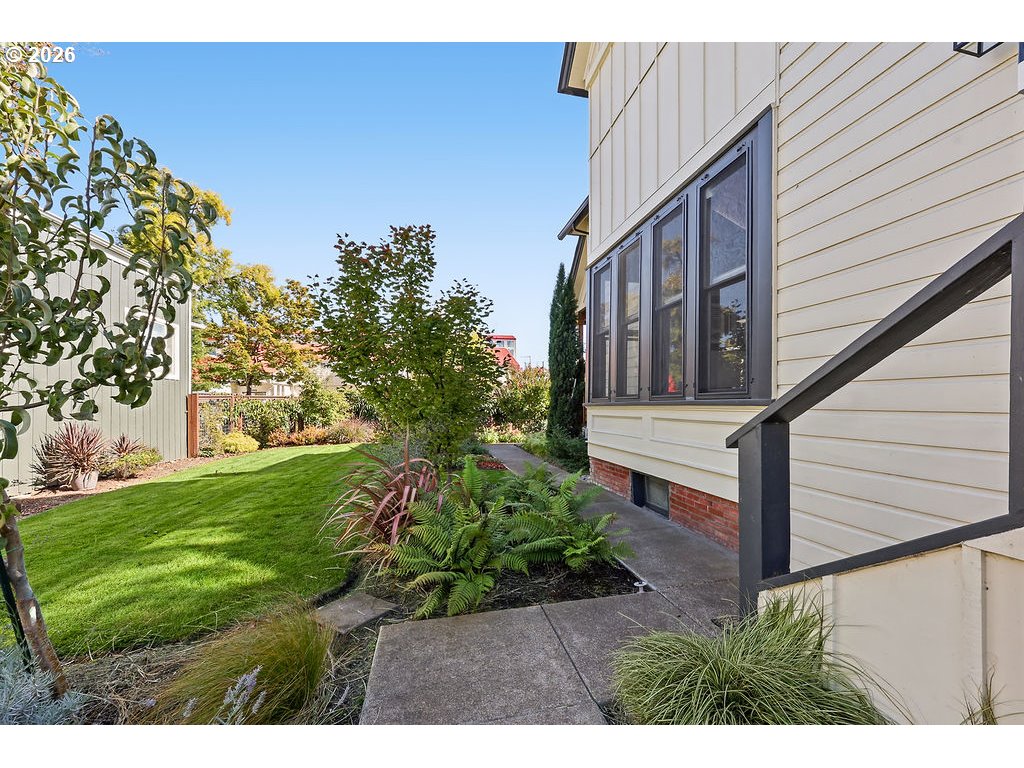 436 Lincoln St Property Photo 39