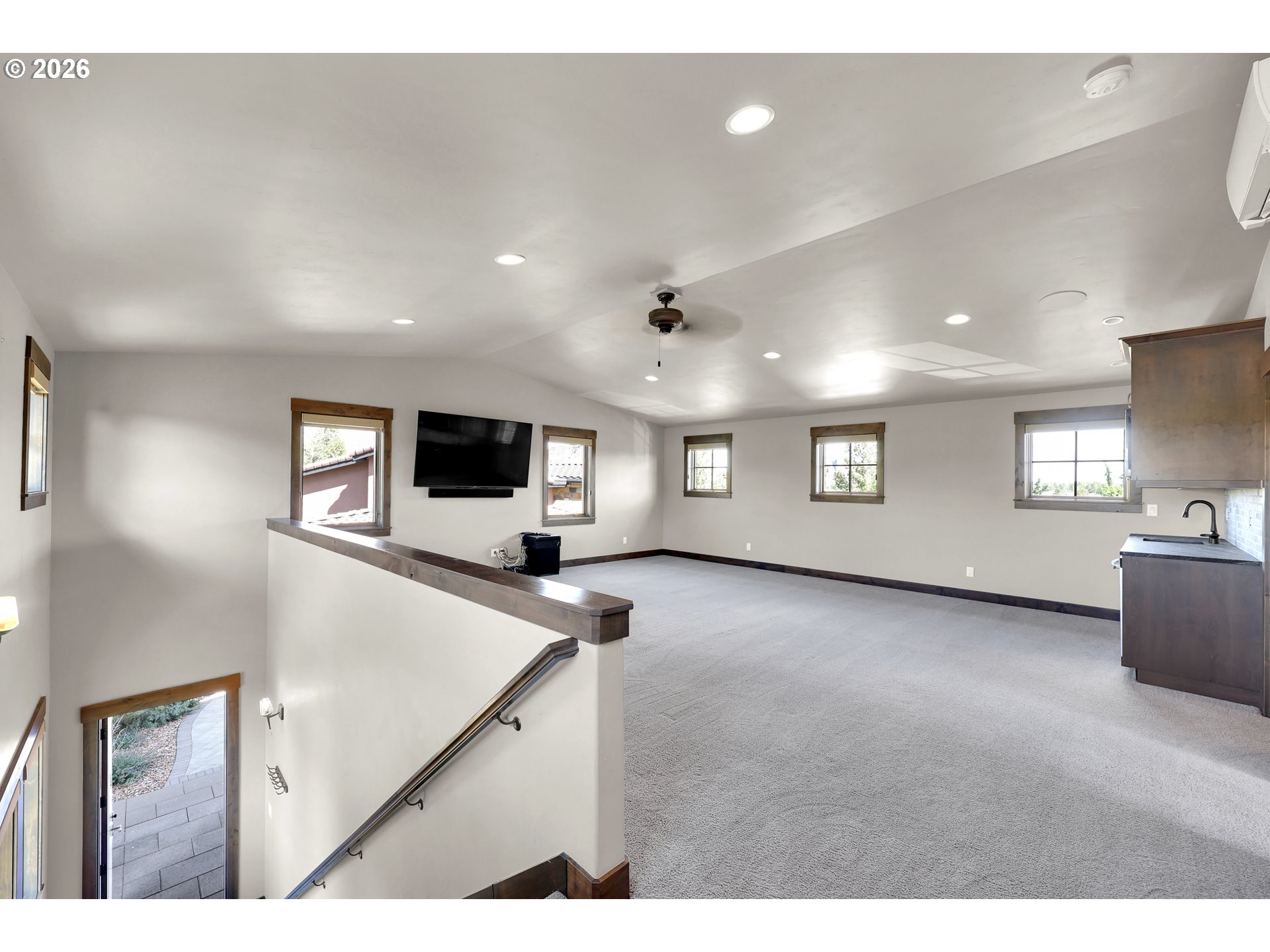 250 Ne Goodpasture Loop Property Photo 42