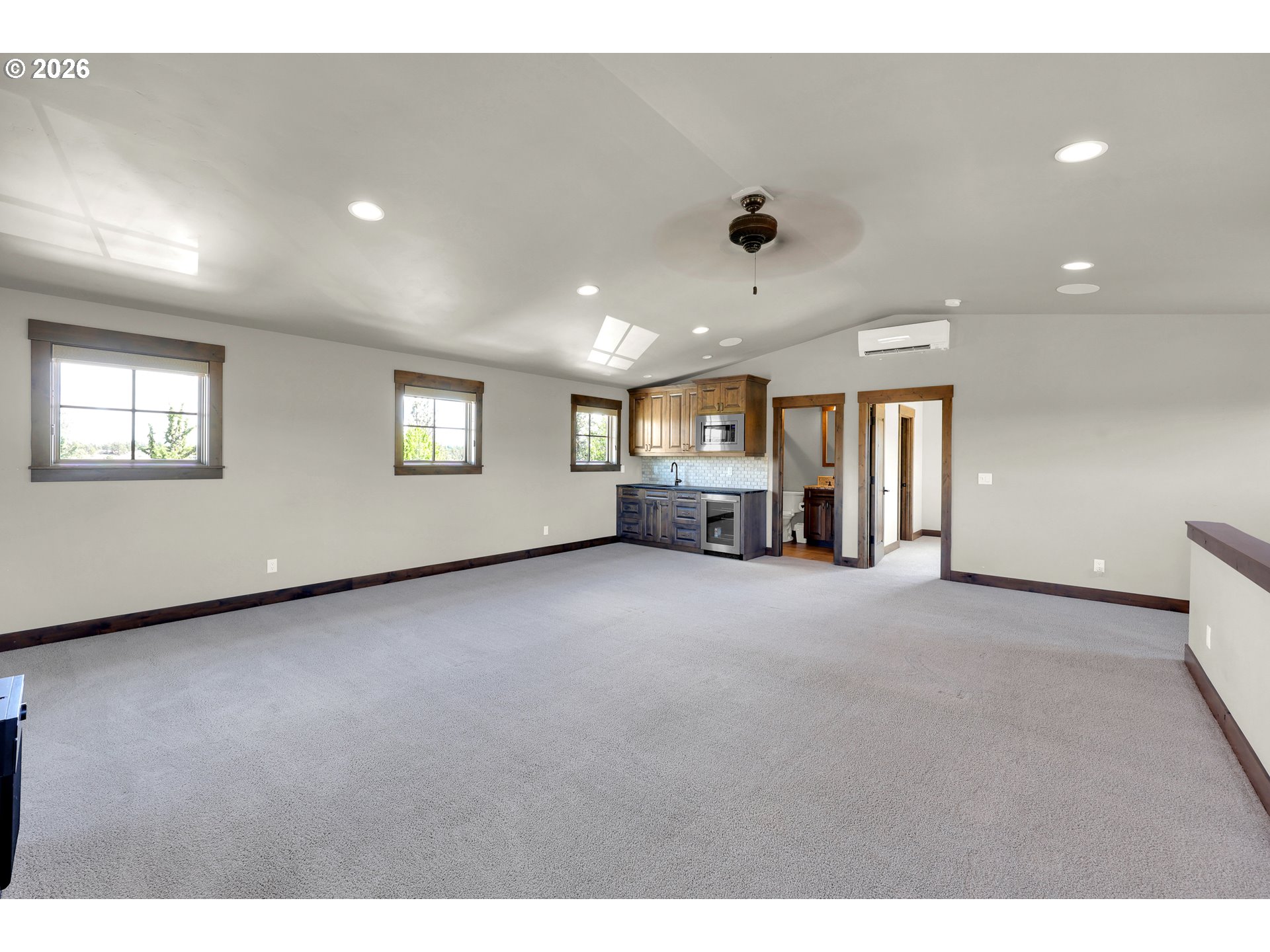 250 Ne Goodpasture Loop Property Photo 43