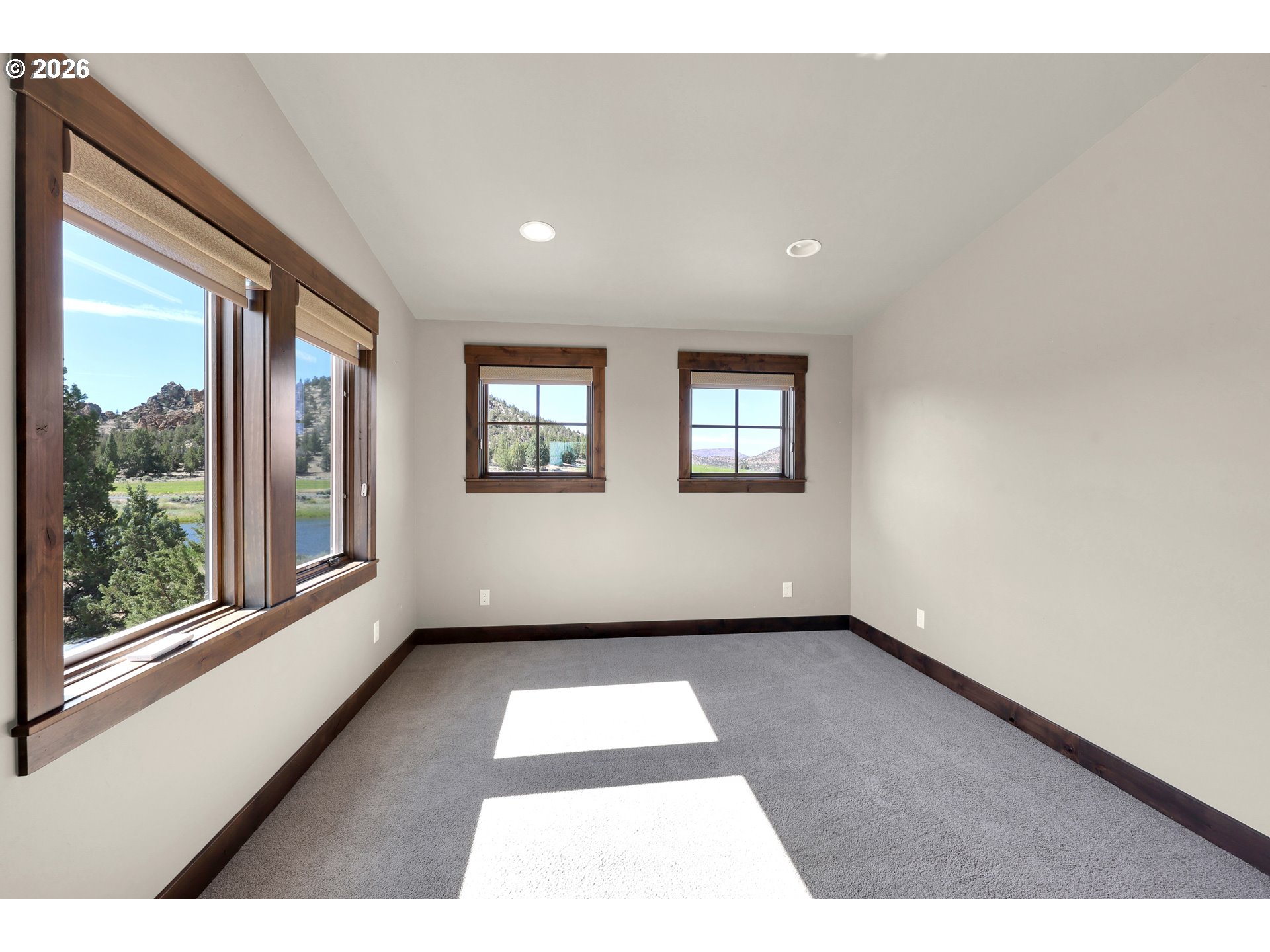 250 Ne Goodpasture Loop Property Photo 46