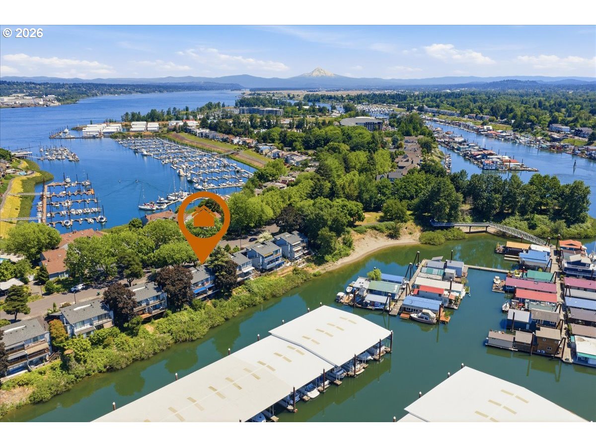 620 N Tomahawk Island Dr Property Photo 1