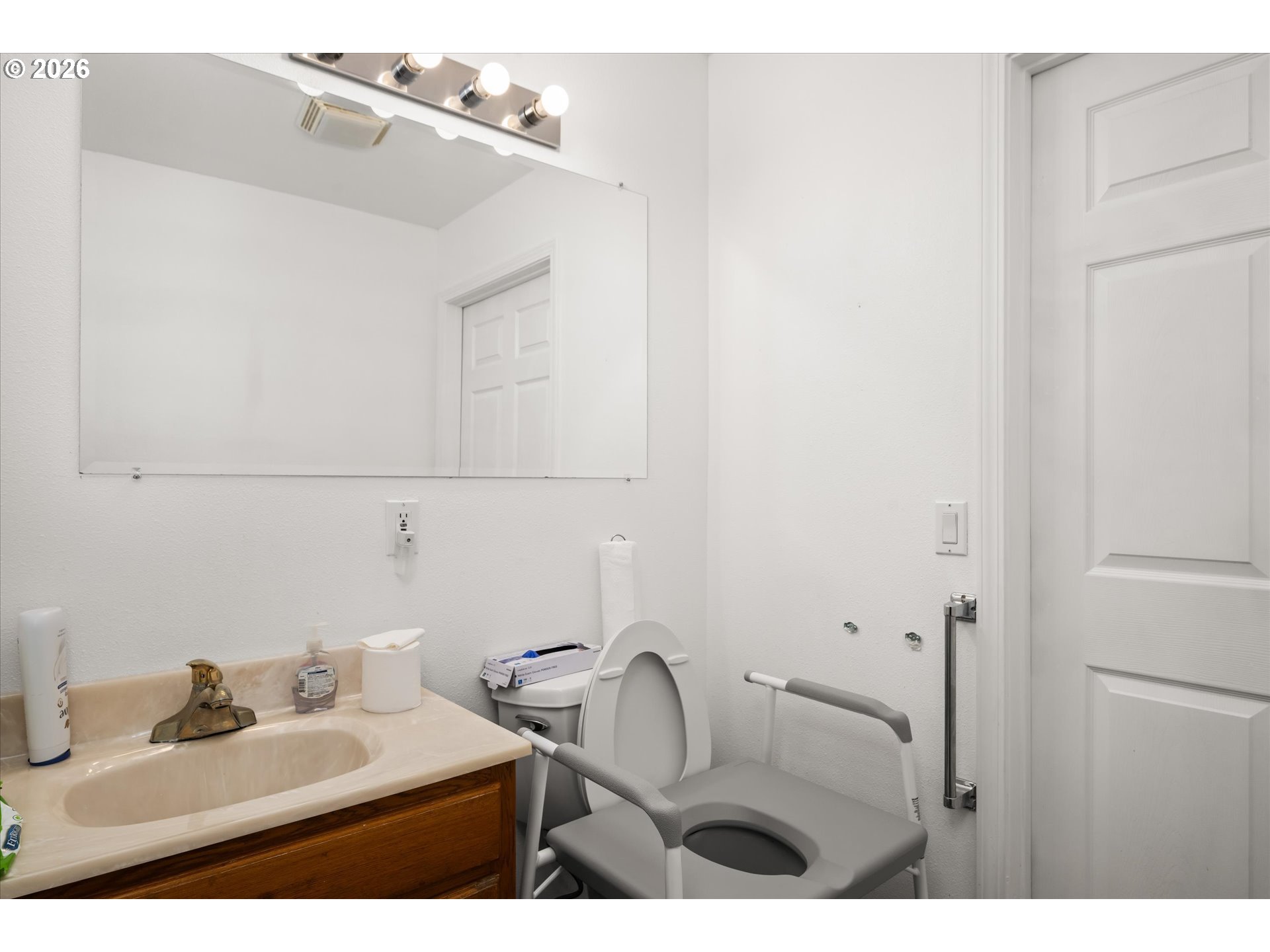 805 Queens Ave Property Photo 17