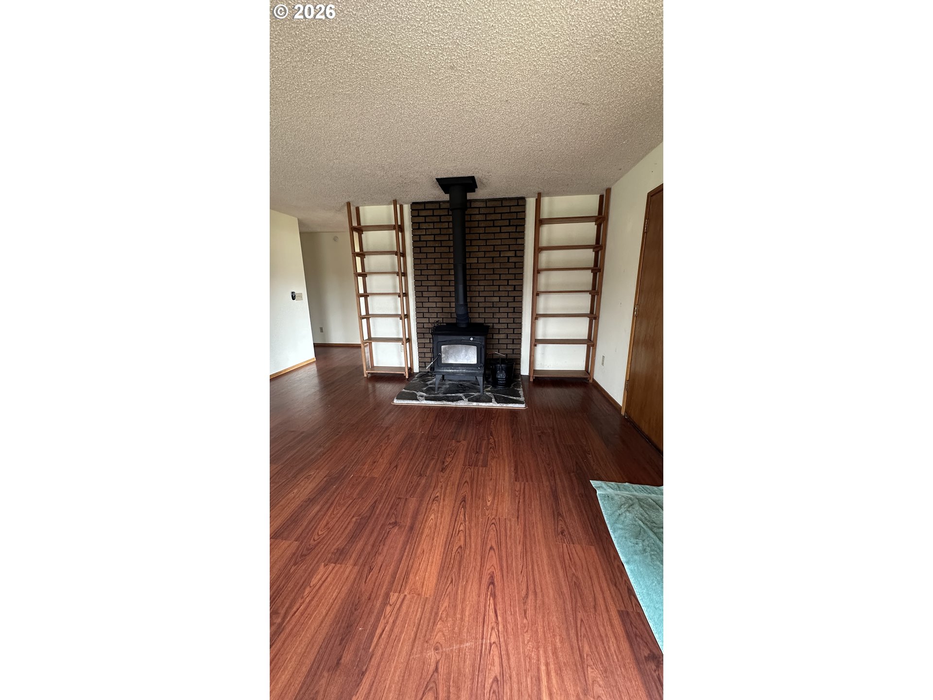 703 Broadway St Property Photo 6