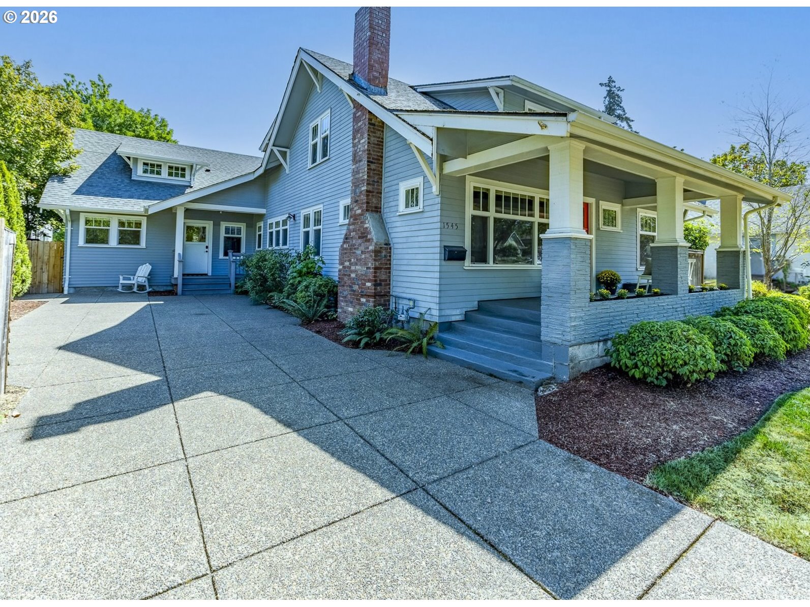 1545 Villard St Property Photo 3