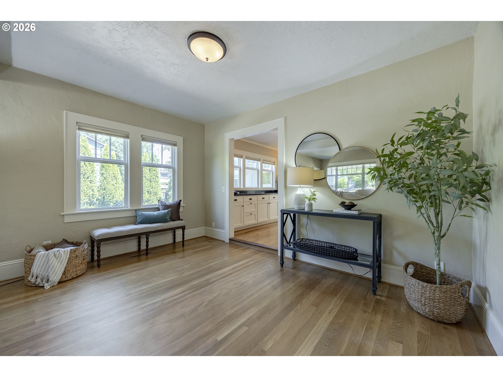 1545 Villard St Property Photo 8