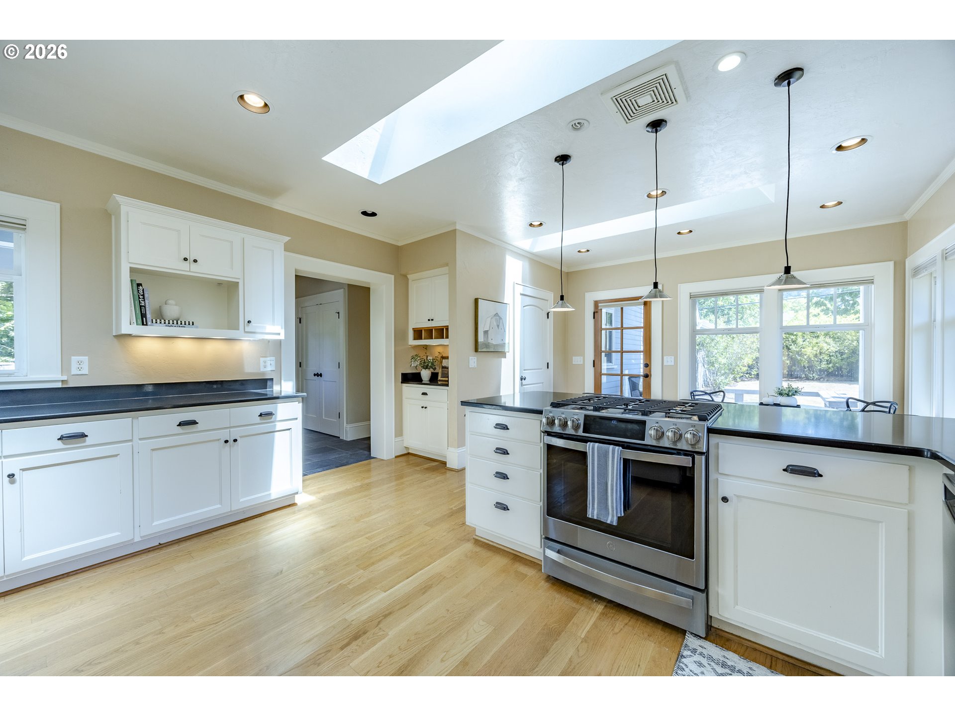 1545 Villard St Property Photo 13