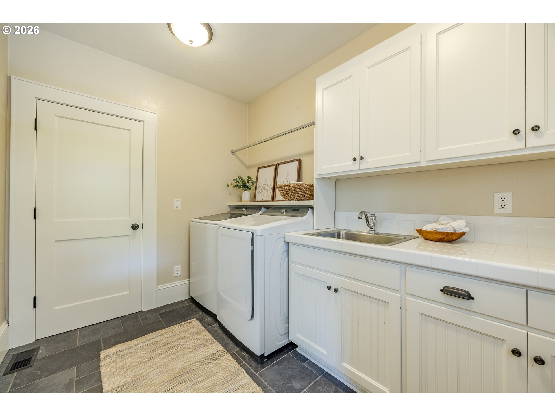 1545 Villard St Property Photo 31
