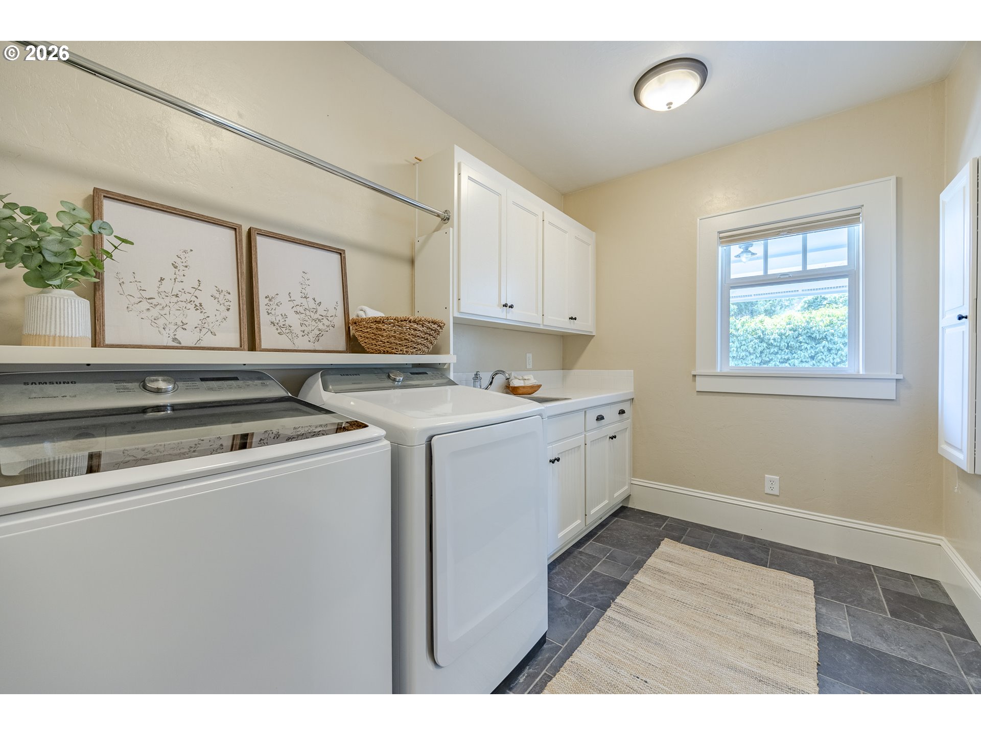 1545 Villard St Property Photo 32