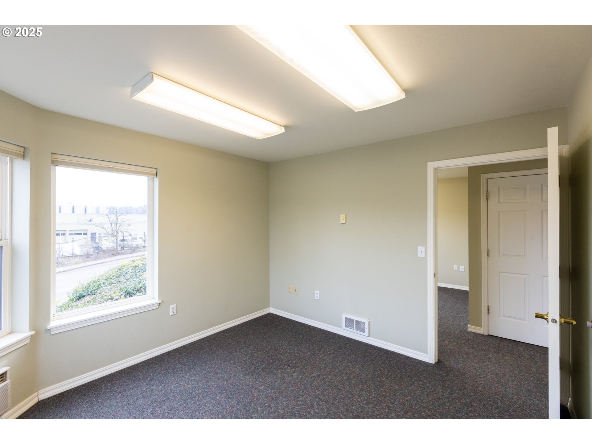 708 Columbia St Property Photo 14