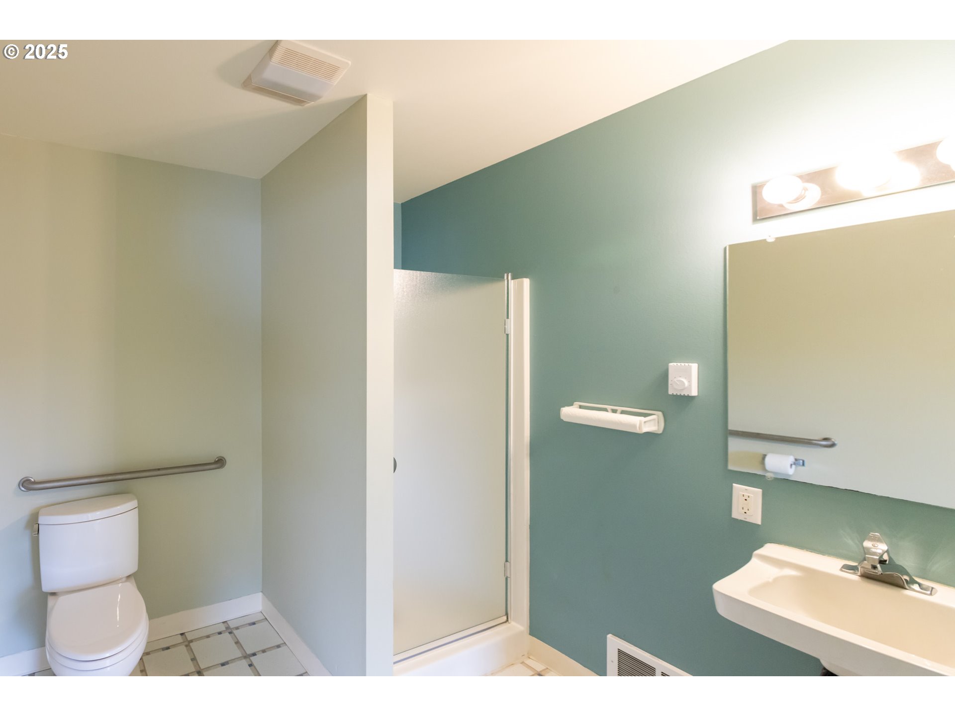 708 Columbia St Property Photo 23