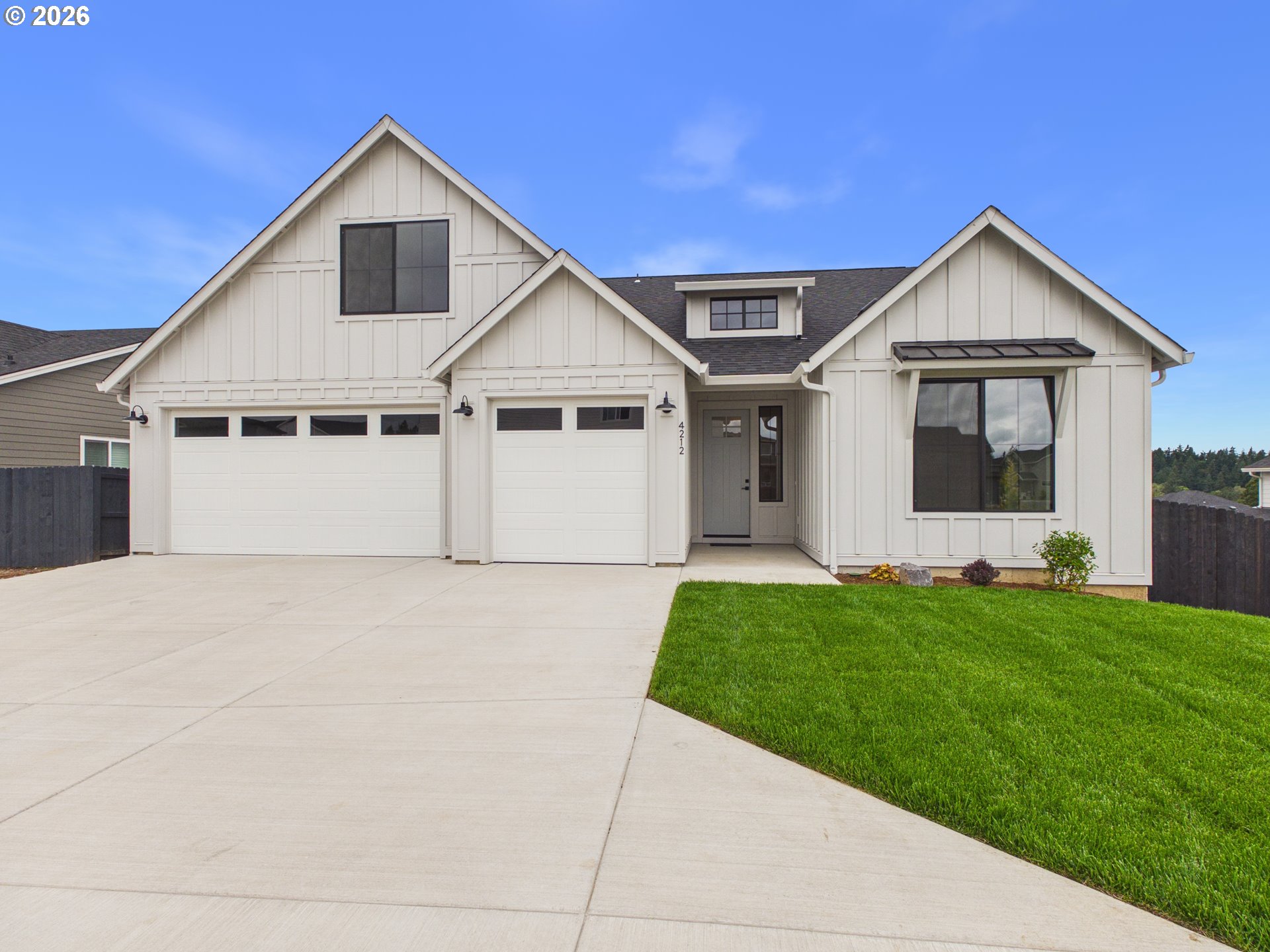 4212 N LUNA LN Property Photo 1