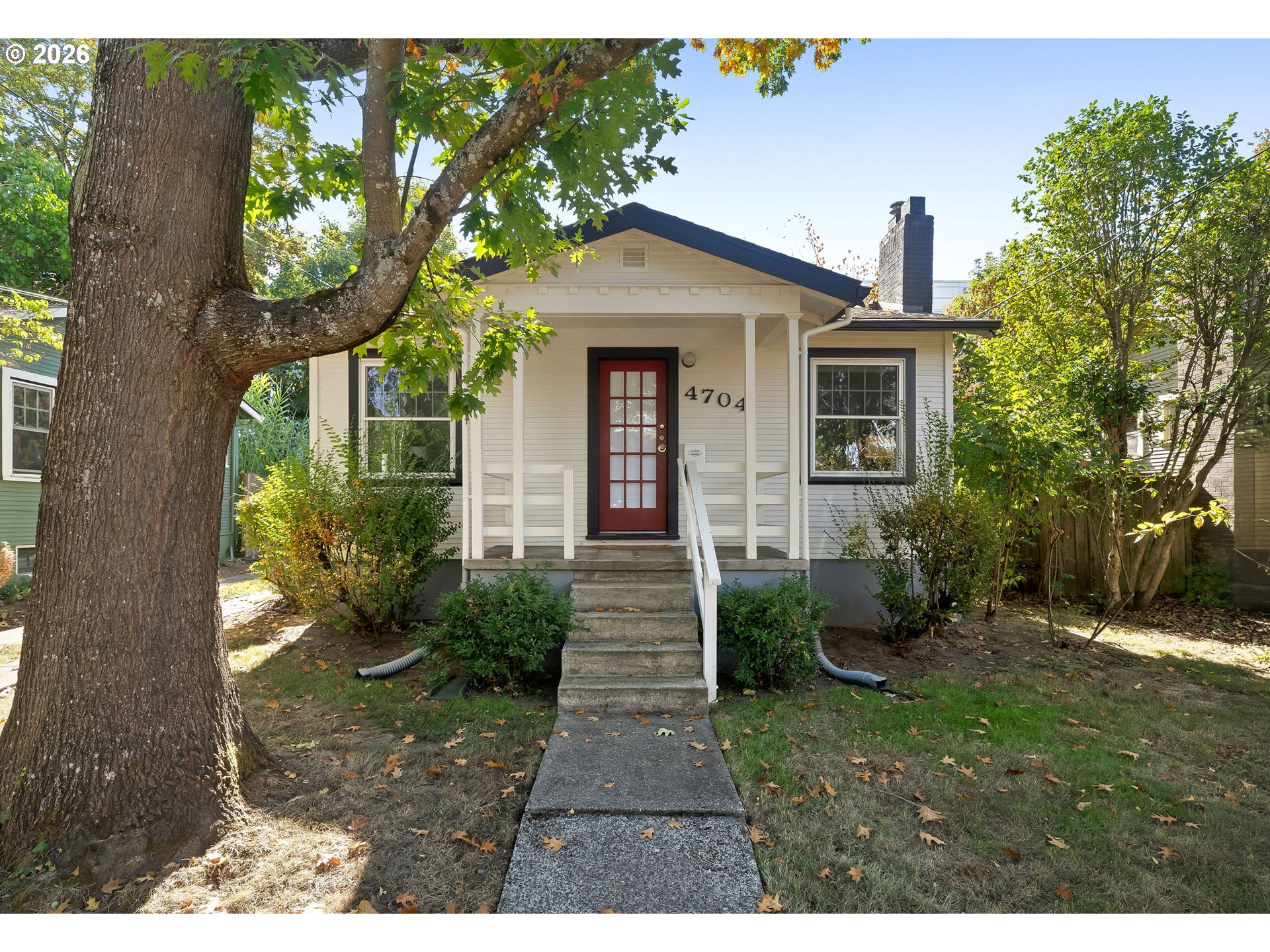 4704 Se Madison St Property Photo 1