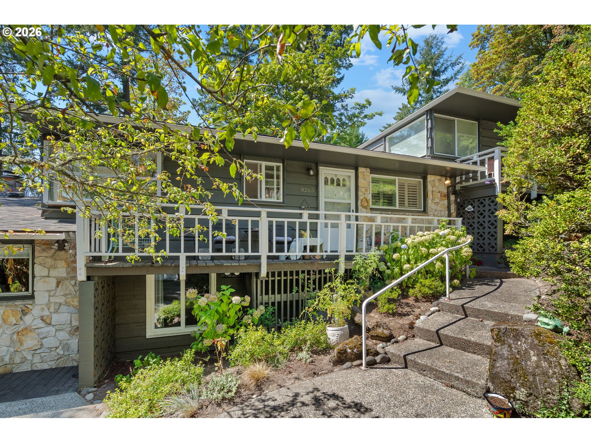 8265 Sw Canyon Ln Property Photo 1