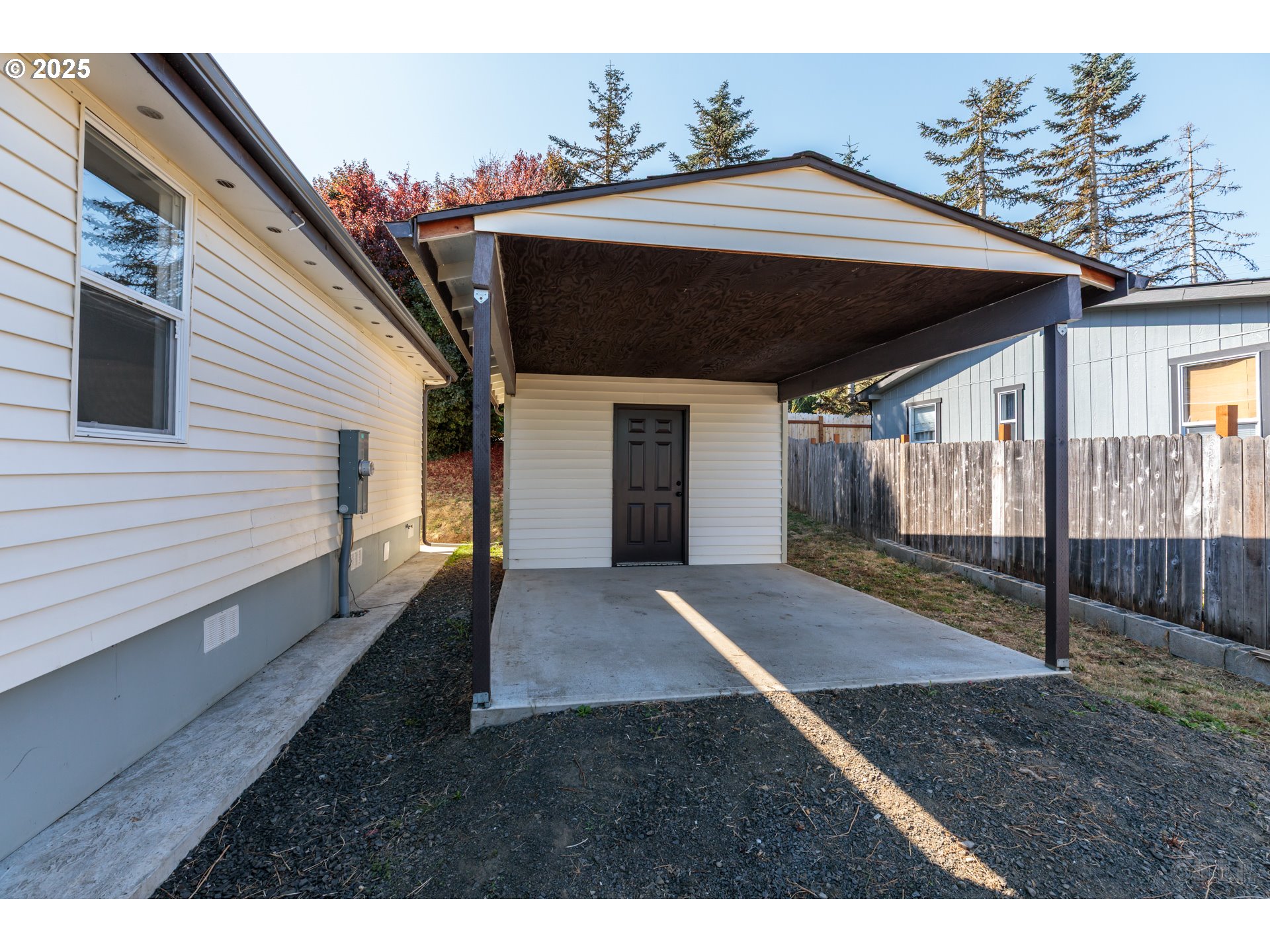29590 Fir St Property Photo 4
