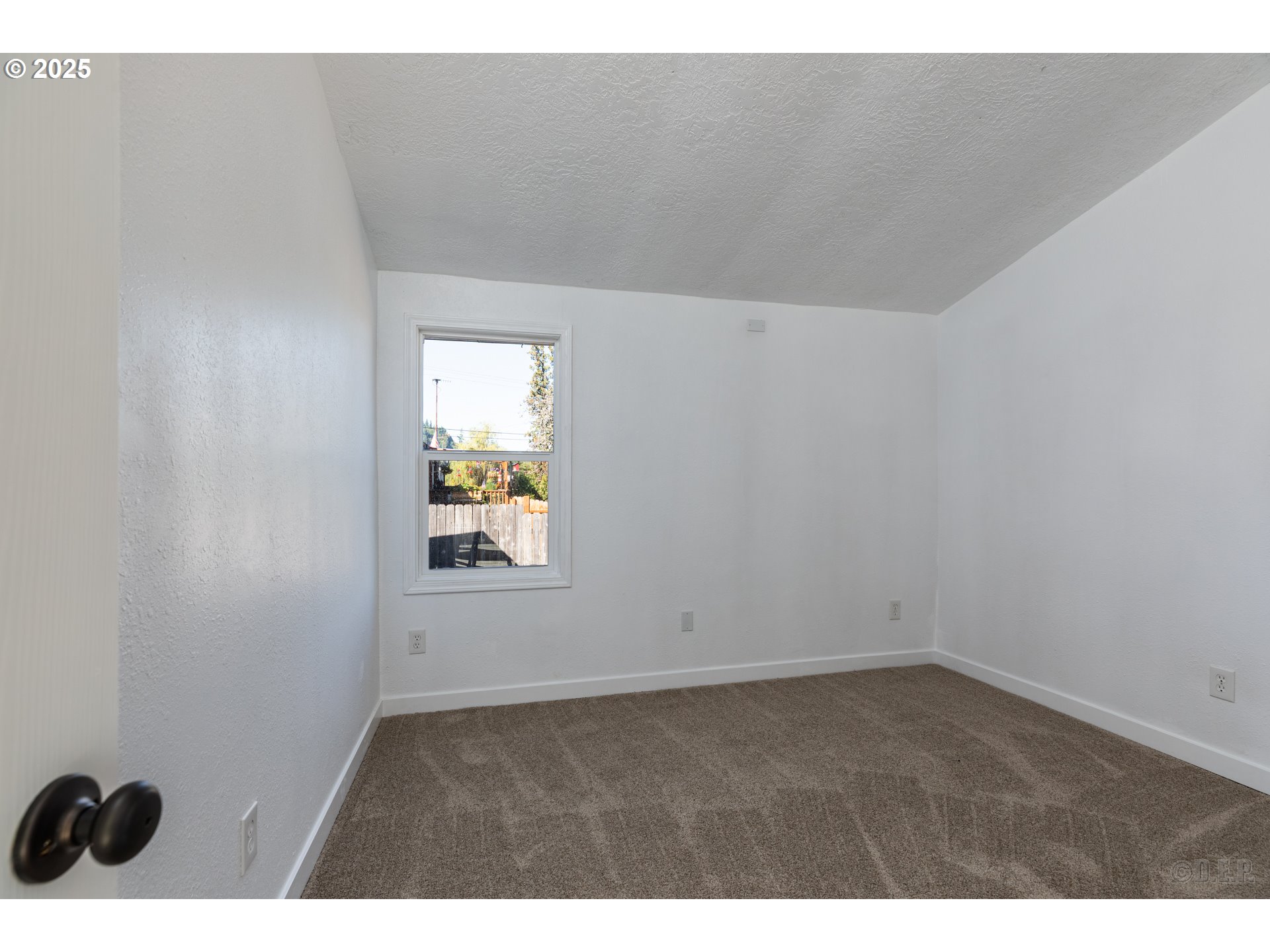 29590 Fir St Property Photo 13