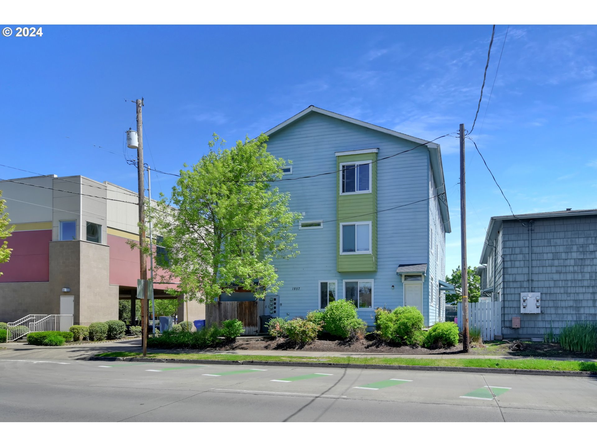 1857 Pearl St Property Photo 6