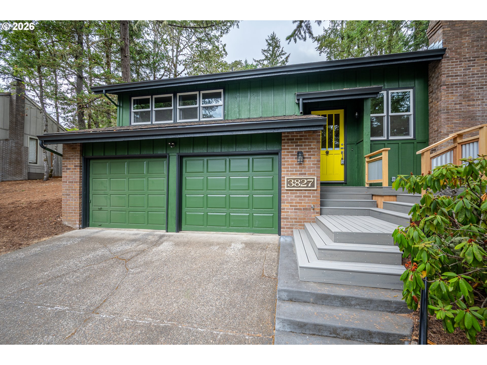 3827 Vine Maple St Property Photo 2