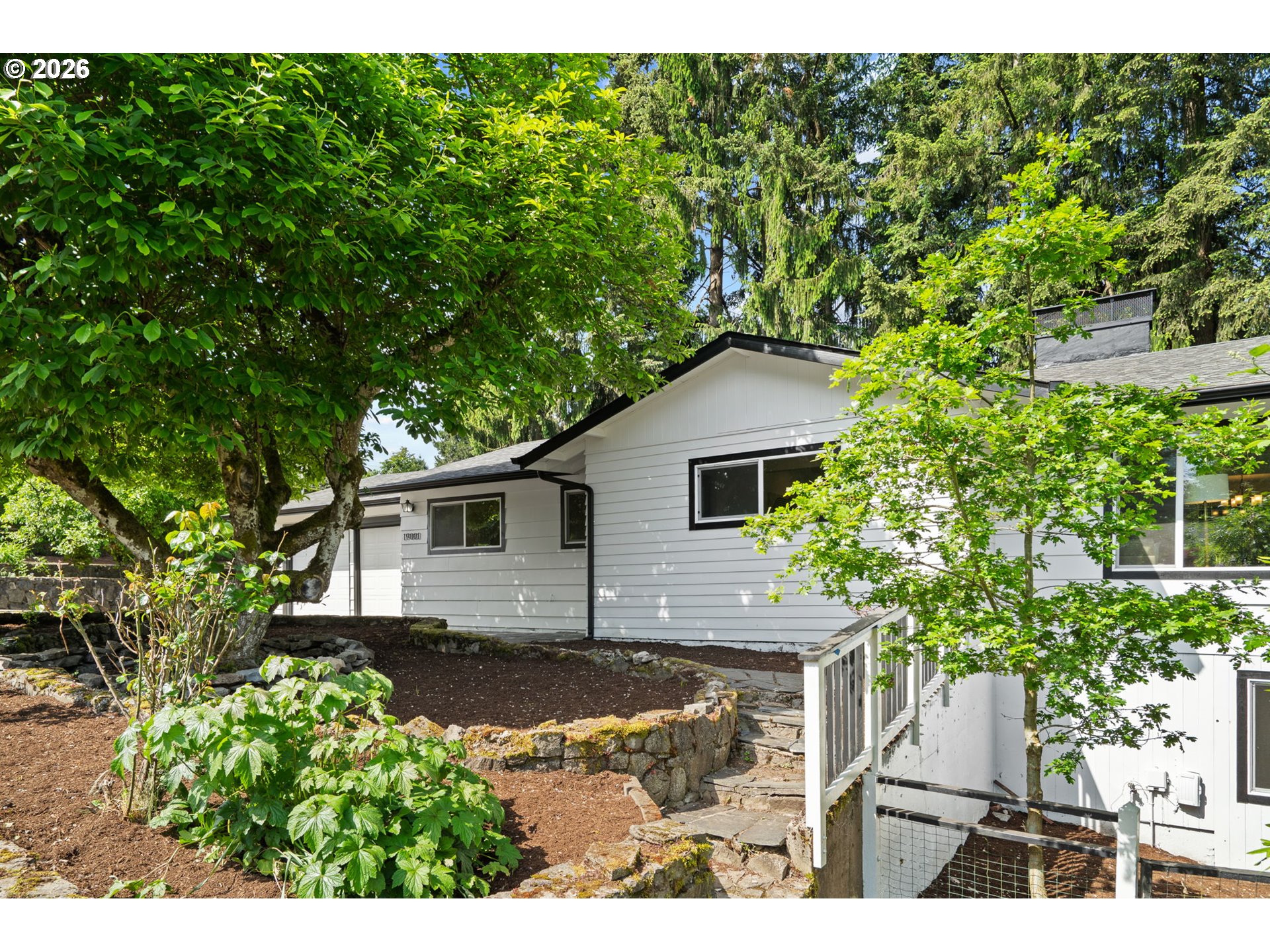 19001 Suncrest Dr Property Photo 4