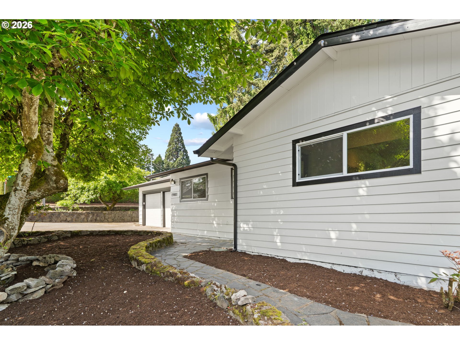 19001 Suncrest Dr Property Photo 5