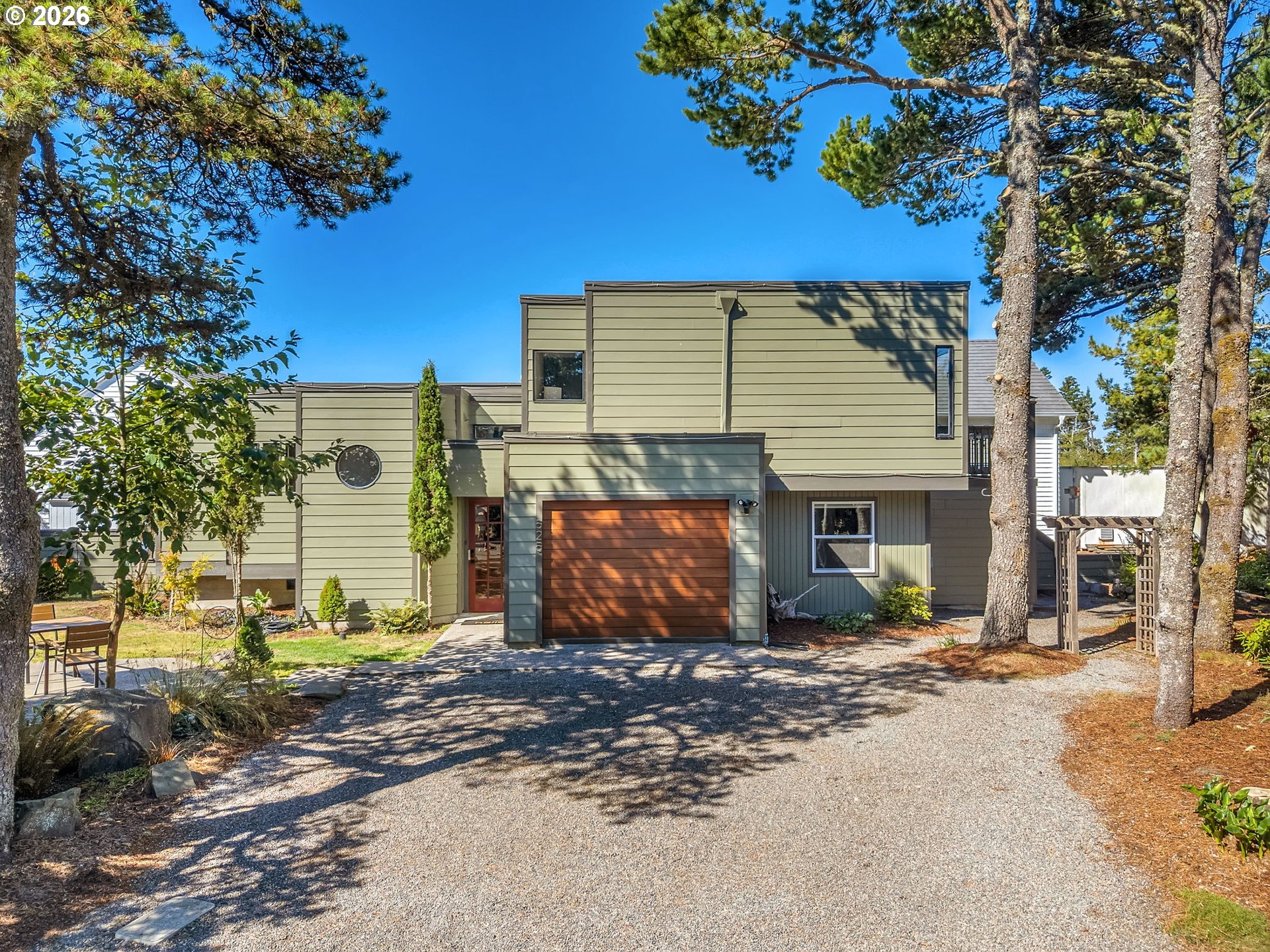 525 Heceta Pl Property Photo 1