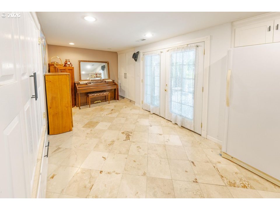 1121 Yeust Rd Property Photo 12