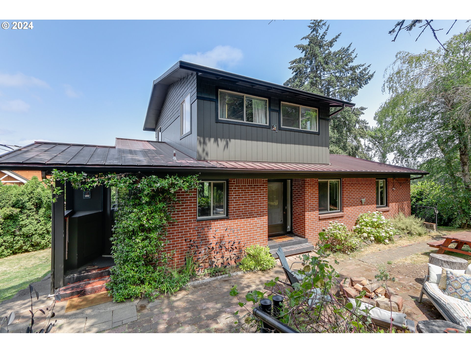 1151 Lorane Hwy Property Photo 1